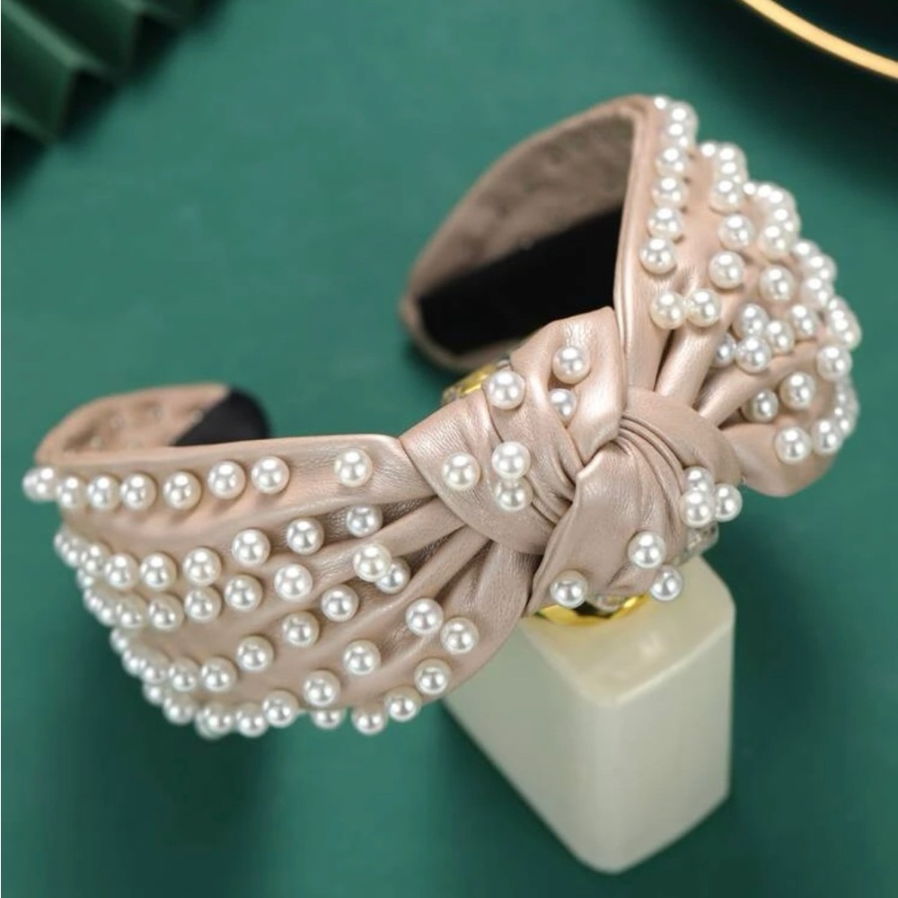 Beige headband with white pearls